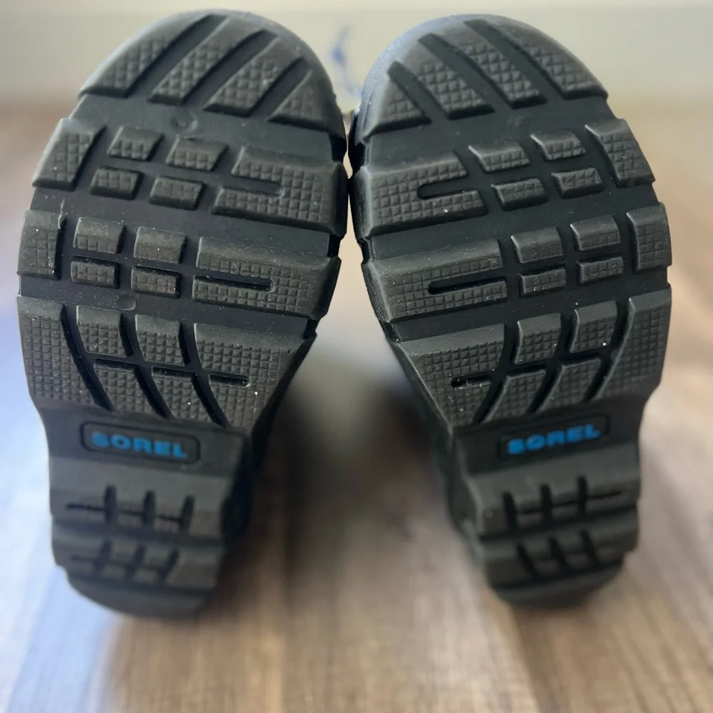 Sorel Boys Size 2 Black Blue Snow Boots EUC
